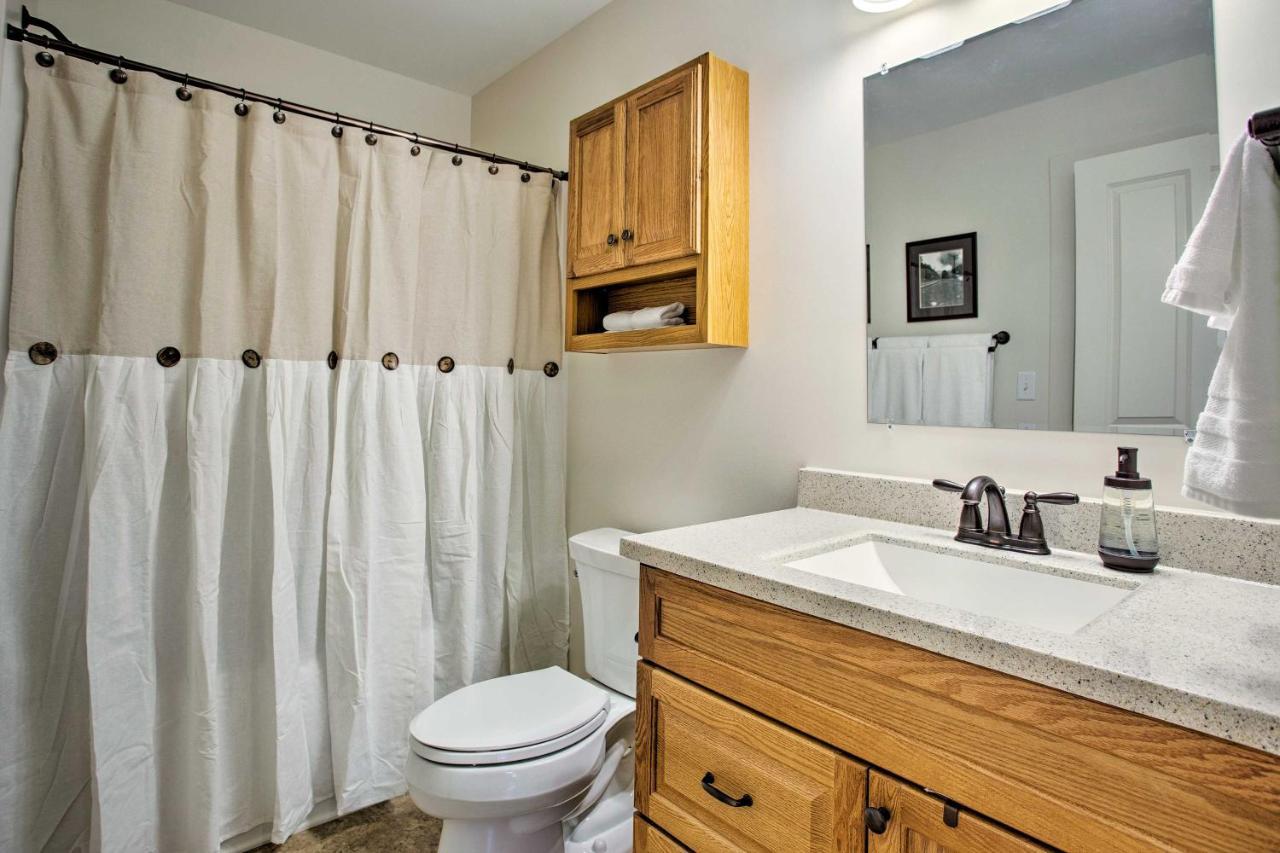 Newly Remodeled Apartment On Main Street In Saluda Exterior foto